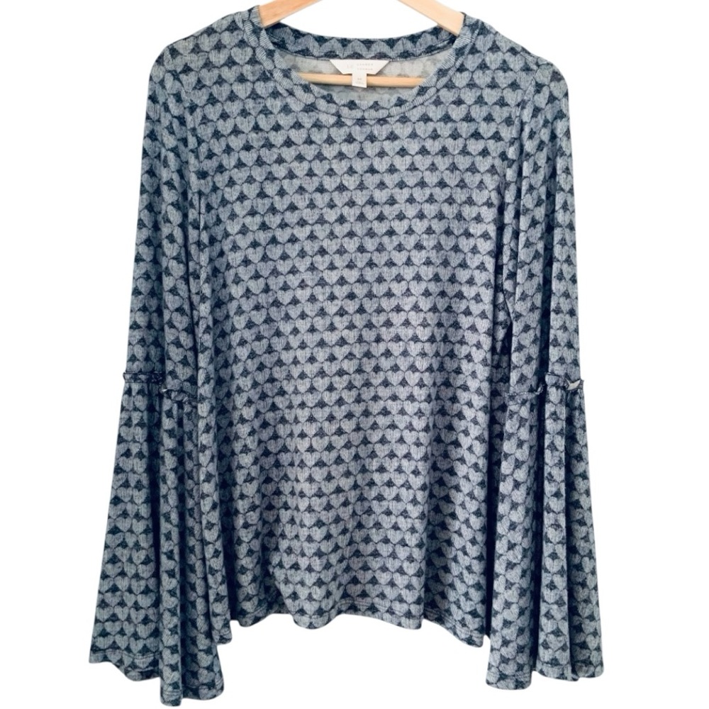 LC Lauren Conrad Bell Sleeve Long Sleeve Shirt Top Size Medium / Hearts Pattern.